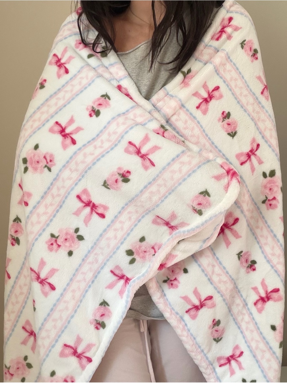 Laura Ashley Plush Floral & Bow Blanket - Pink White